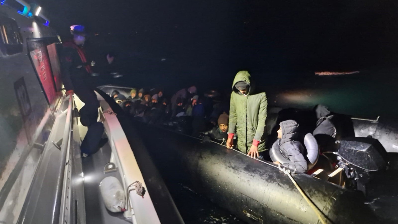 Balıkesir açıklarında 3’ü çocuk 29 göçmen yakalandı