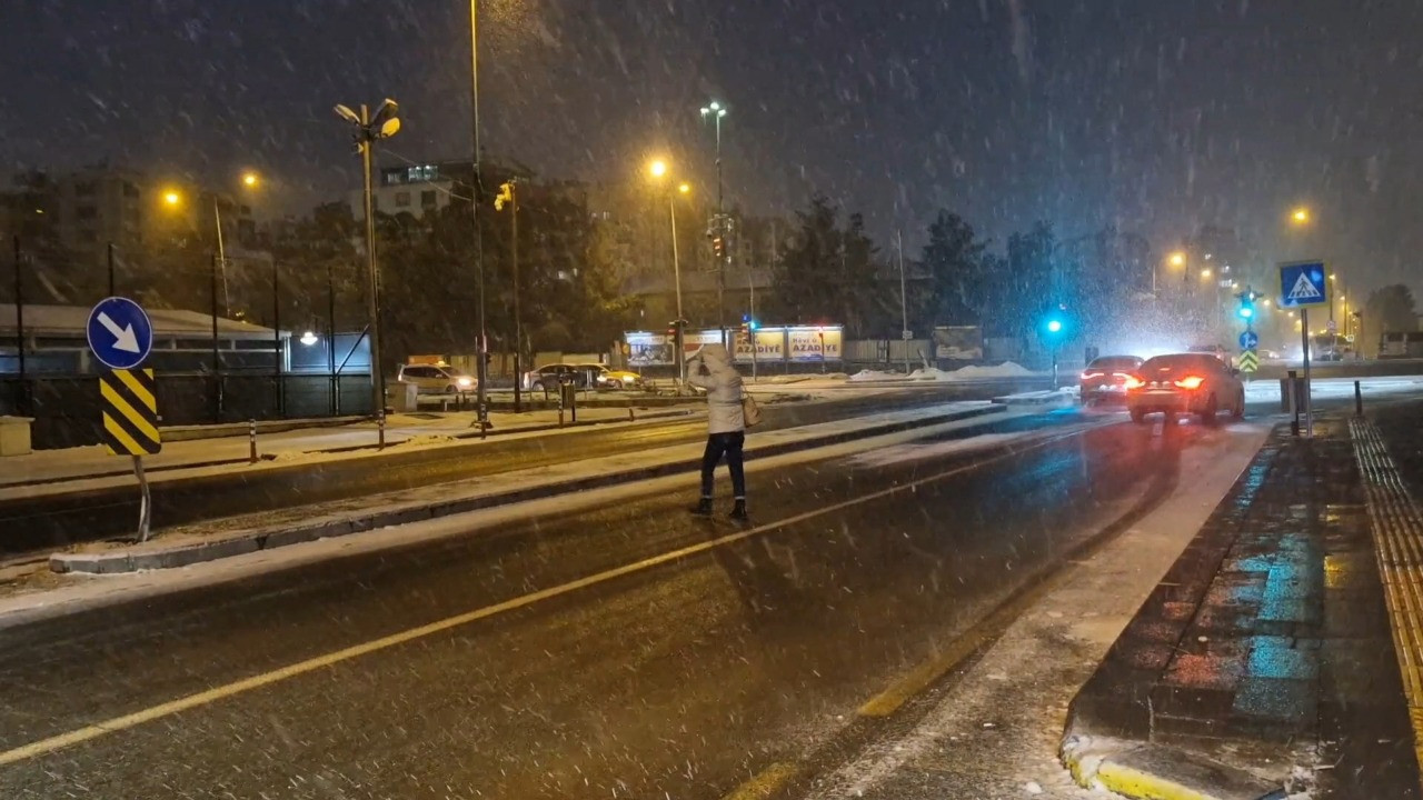Diyarbakır'da kar yağışı: Uçuşlar iptal edildi