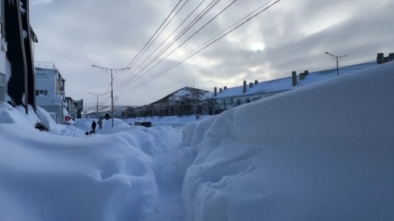 Böyle kar yağışı görülmedi: Apartmanlar bile kara gömüldü
