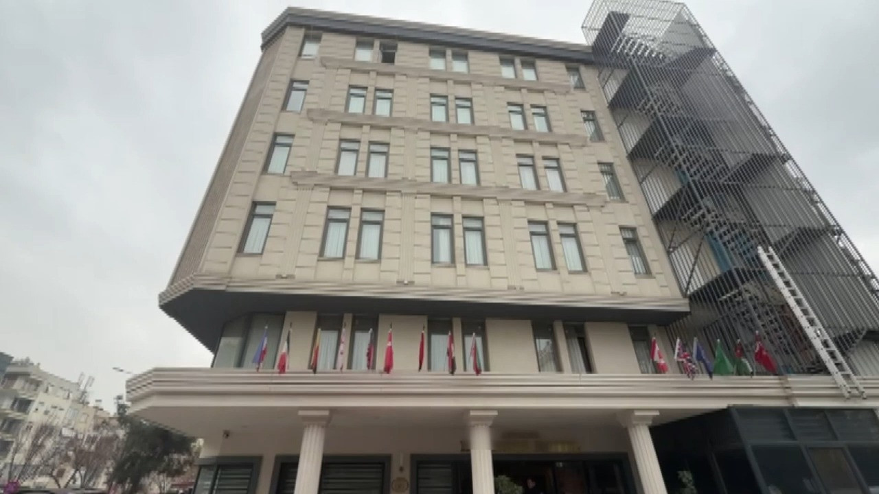 Otelde kalan adam banyoda ölü bulundu