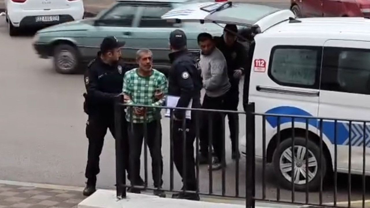 Yurt dışına kaçmak isteyen iki firari hükümlü, ormanda yakalandı