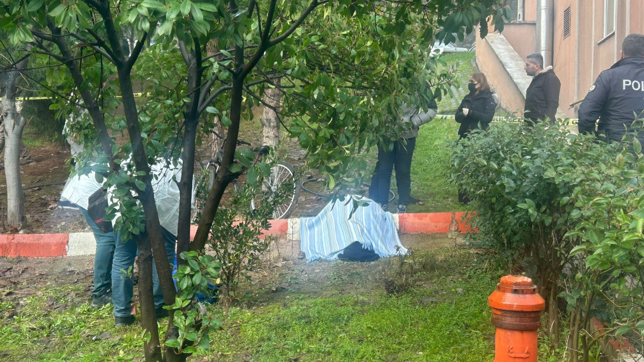 78 yaşındaki kadın camdan düşüp öldü