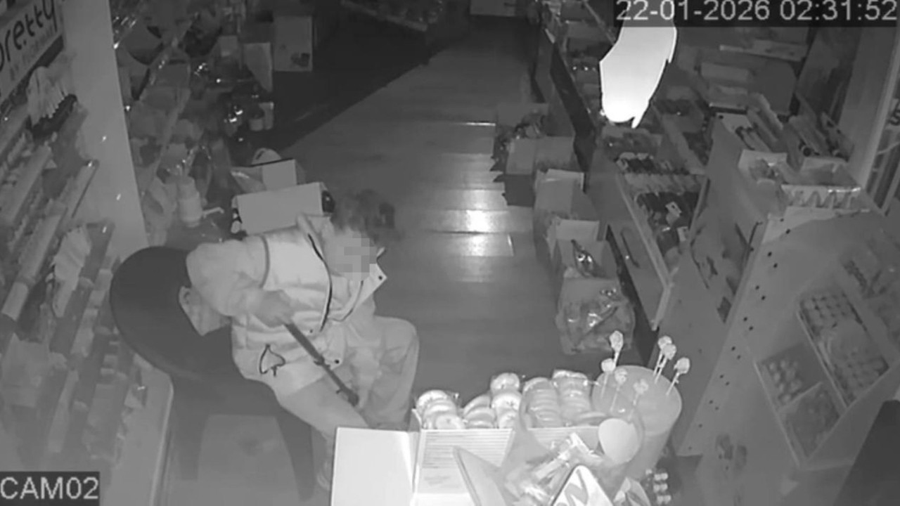 Büfeden top çaldı, sahibi şikayetçi olmadı