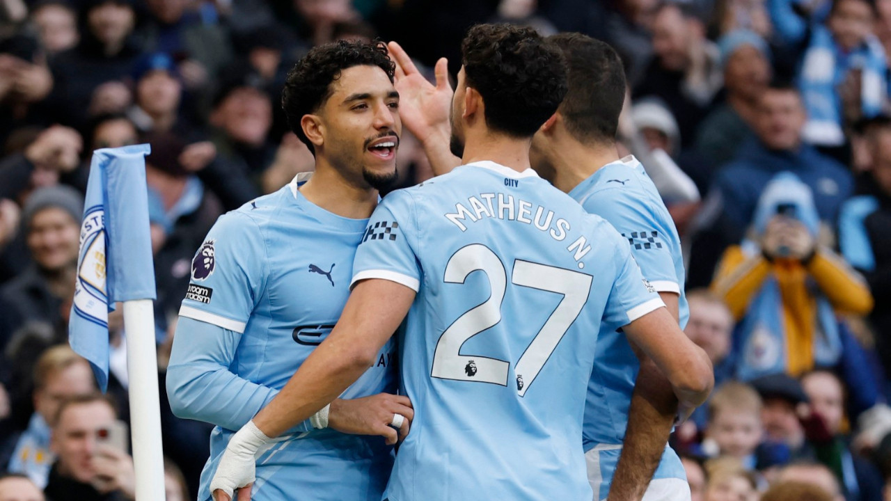 Galatasaray'ın rakibi Manchester City ligde nefes aldı