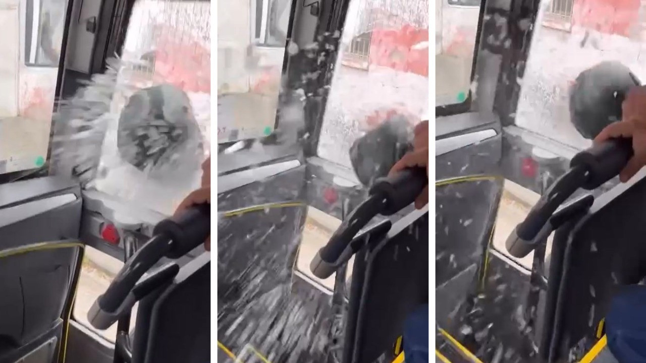 Motosiklet sürücüsü, servis minibüsünün camını kaskıyla kırdı