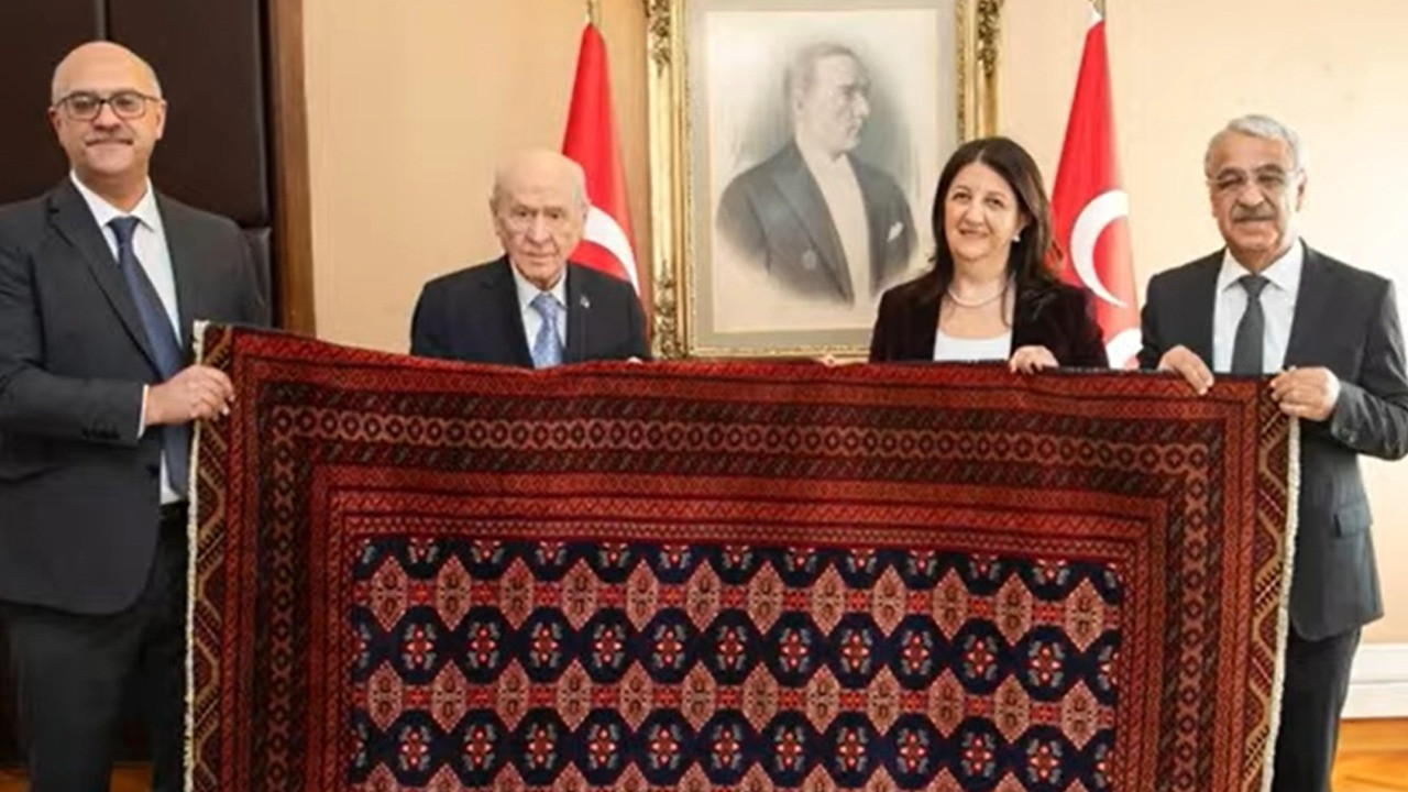 Öcalan'dan Bahçeli'ye hediye: 27 Şubat 2025 Barış ve Demokrasi Kilimi