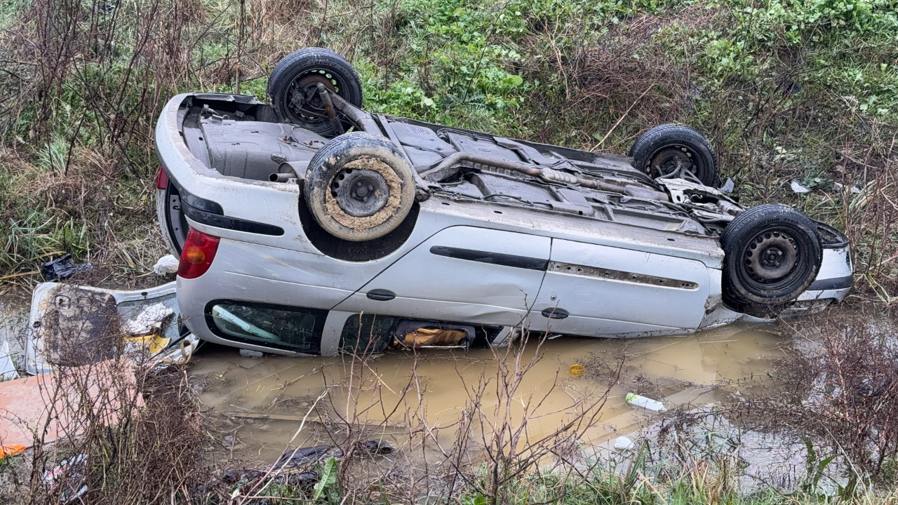 Su kanalına uçtu, bagajdan çıkarak kurtuldu