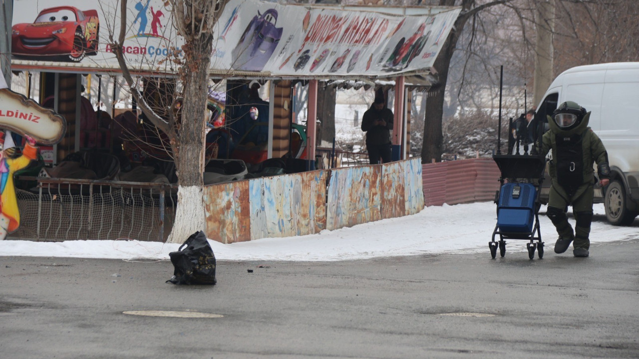 Şüpheli çantadan çocuk kıyafeti çıktı