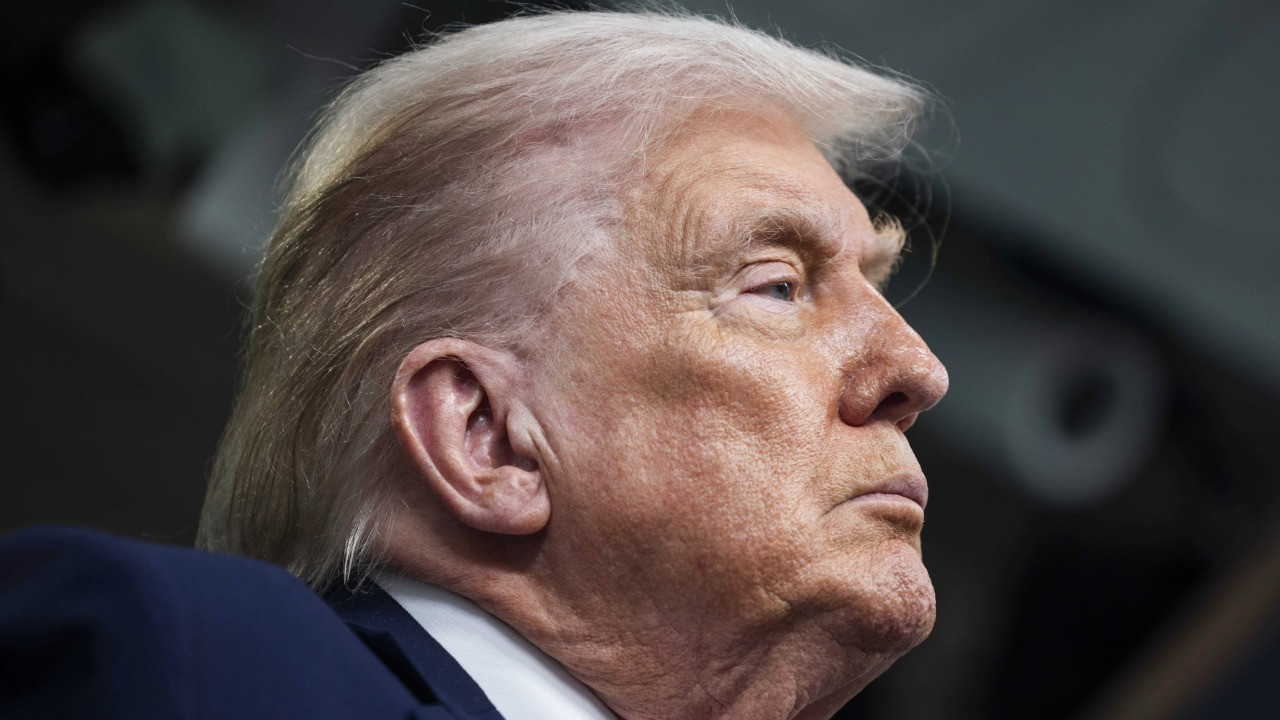 Trump'tan Çin mesajı: Kanada'yı canlı canlı yiyecek ve tamamen yutup bitirecek