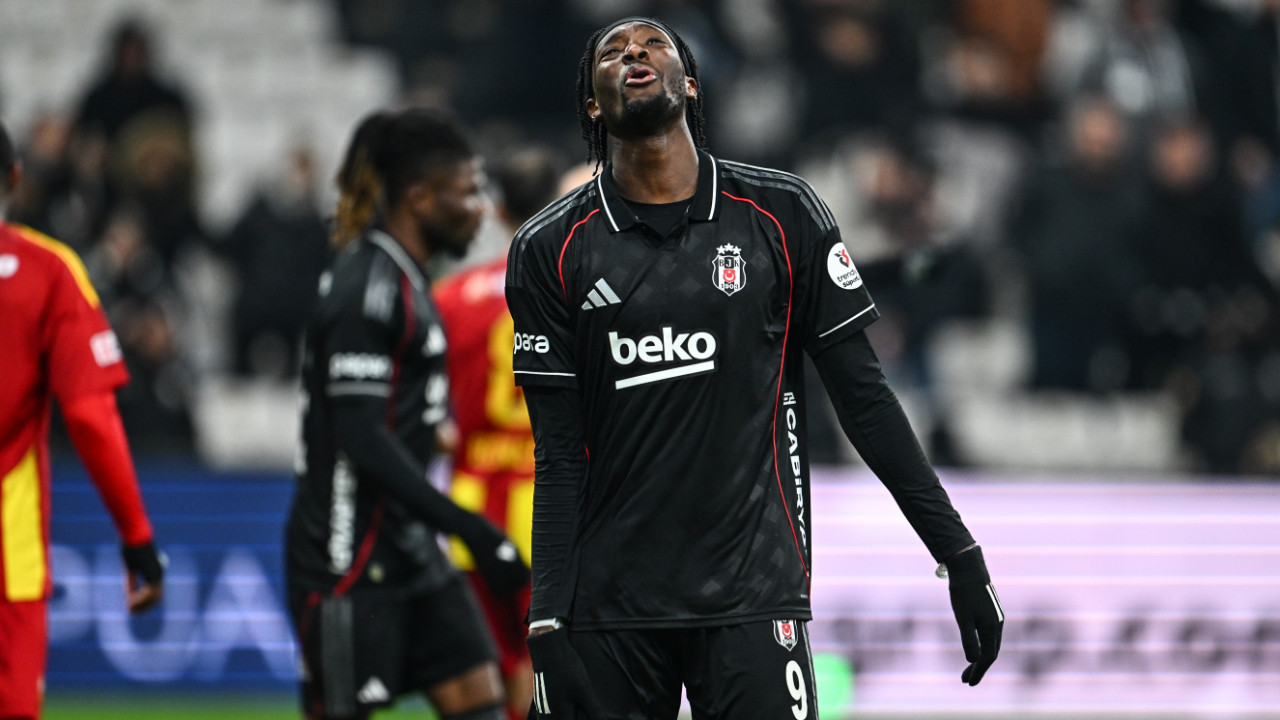 Beşiktaş'ta büyük temizlik: İki dönemde 33 ayrılık!