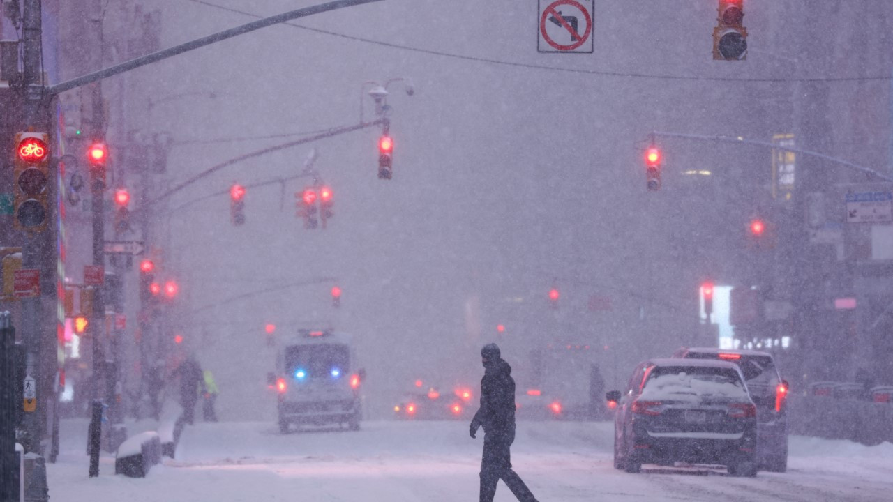 New York donuyor: 3 kişi ölü bulundu