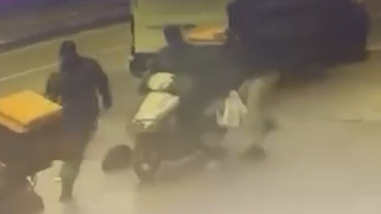 Polis kaçan şüpheliyi kuryenin motosikletine binerek yakaladı