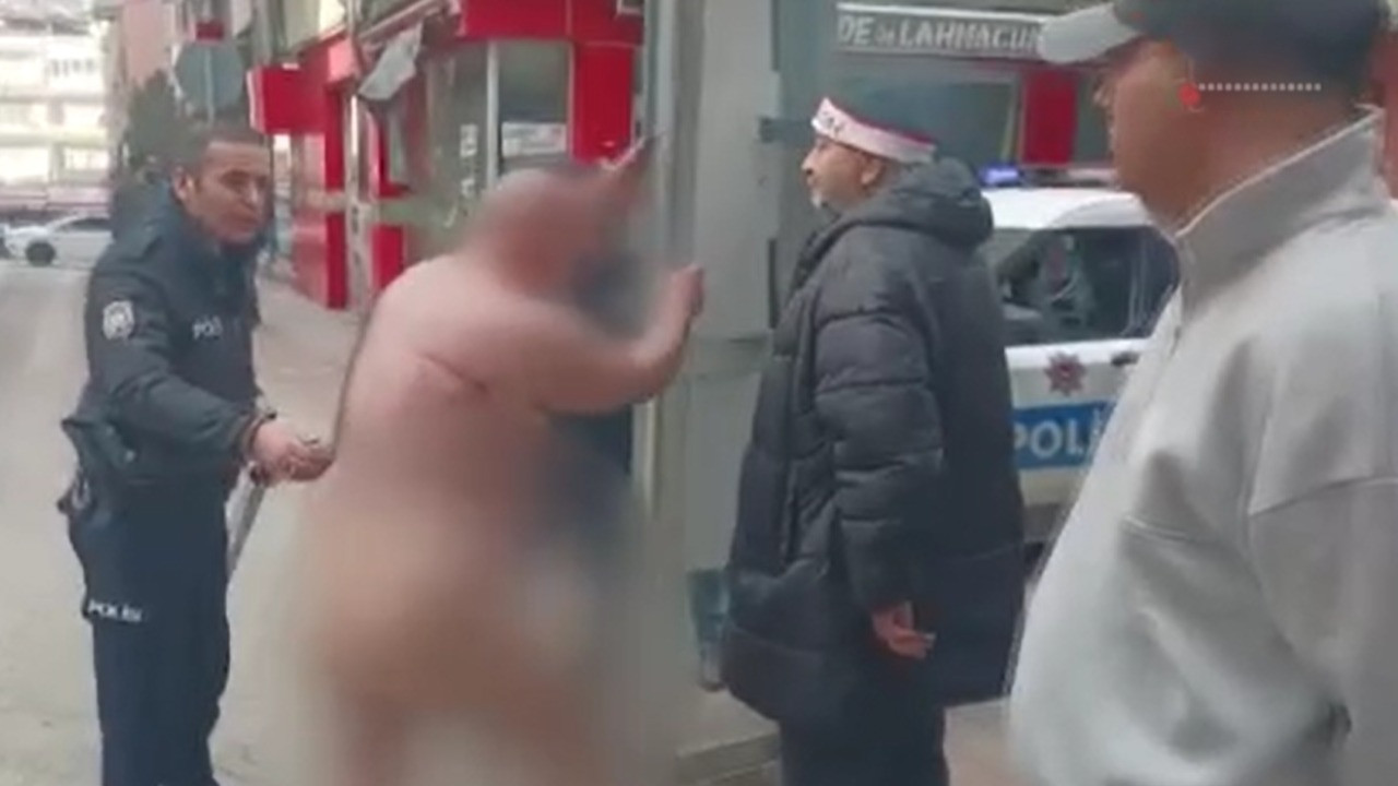 Sokakta çıplak vatandaş şoku! Gözaltına alındı