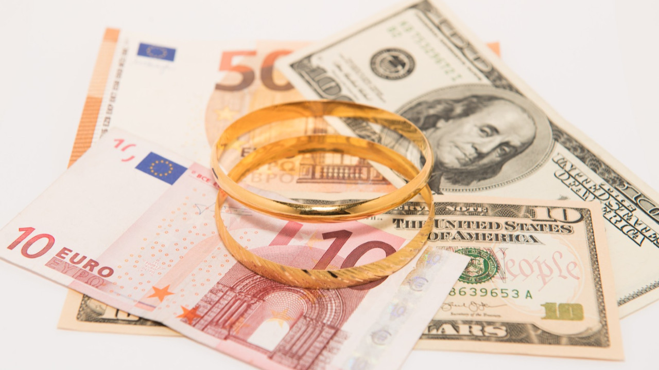 Türkiye'de altında bir ilk: Dolar ve Euro'yu geçti