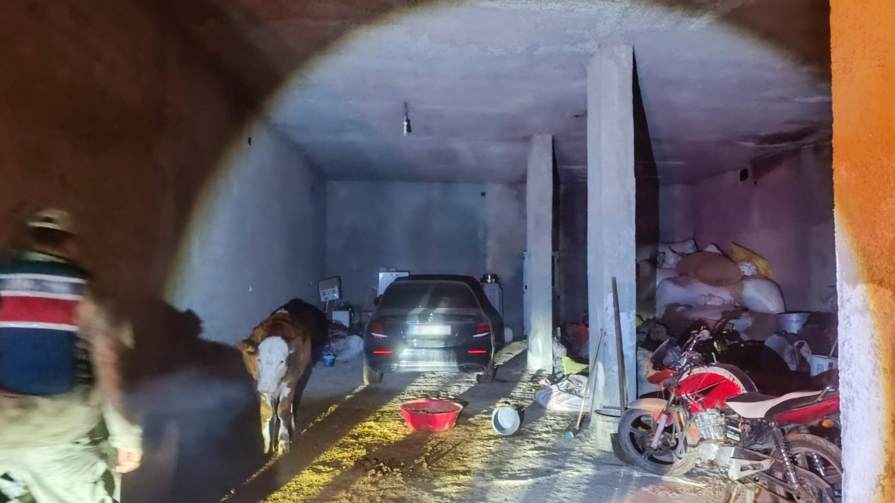 Çaldığı otomobili ahıra saklamış