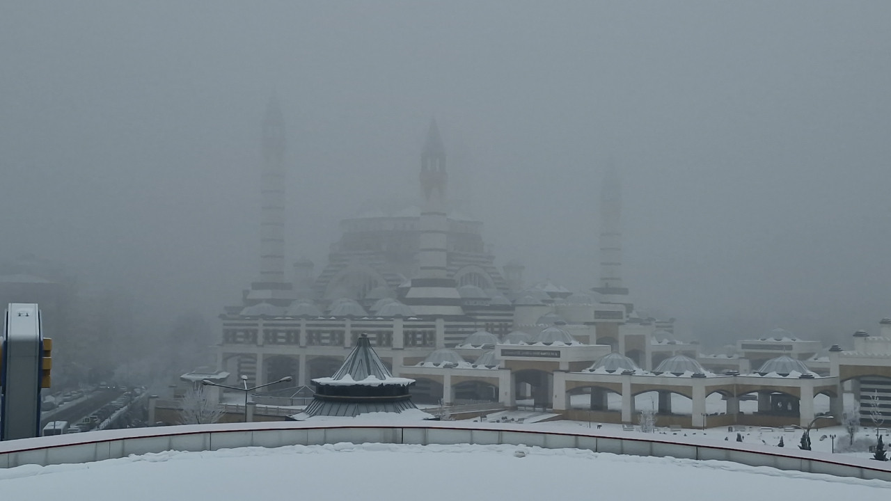 Diyarbakır’da yoğun sis nedeniyle uçak seferleri iptal edildi