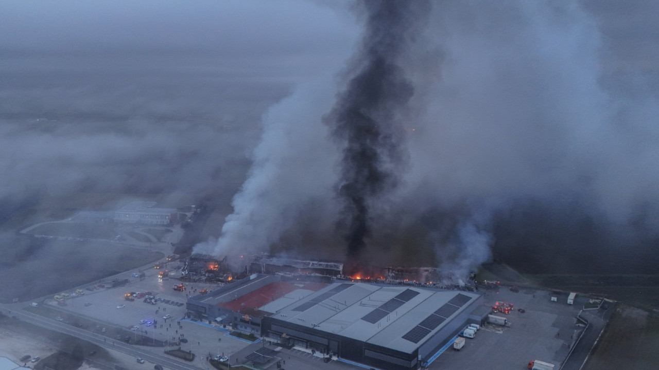 Yunanistan’da gıda fabrikasında yangın: 5 kişi kayıp
