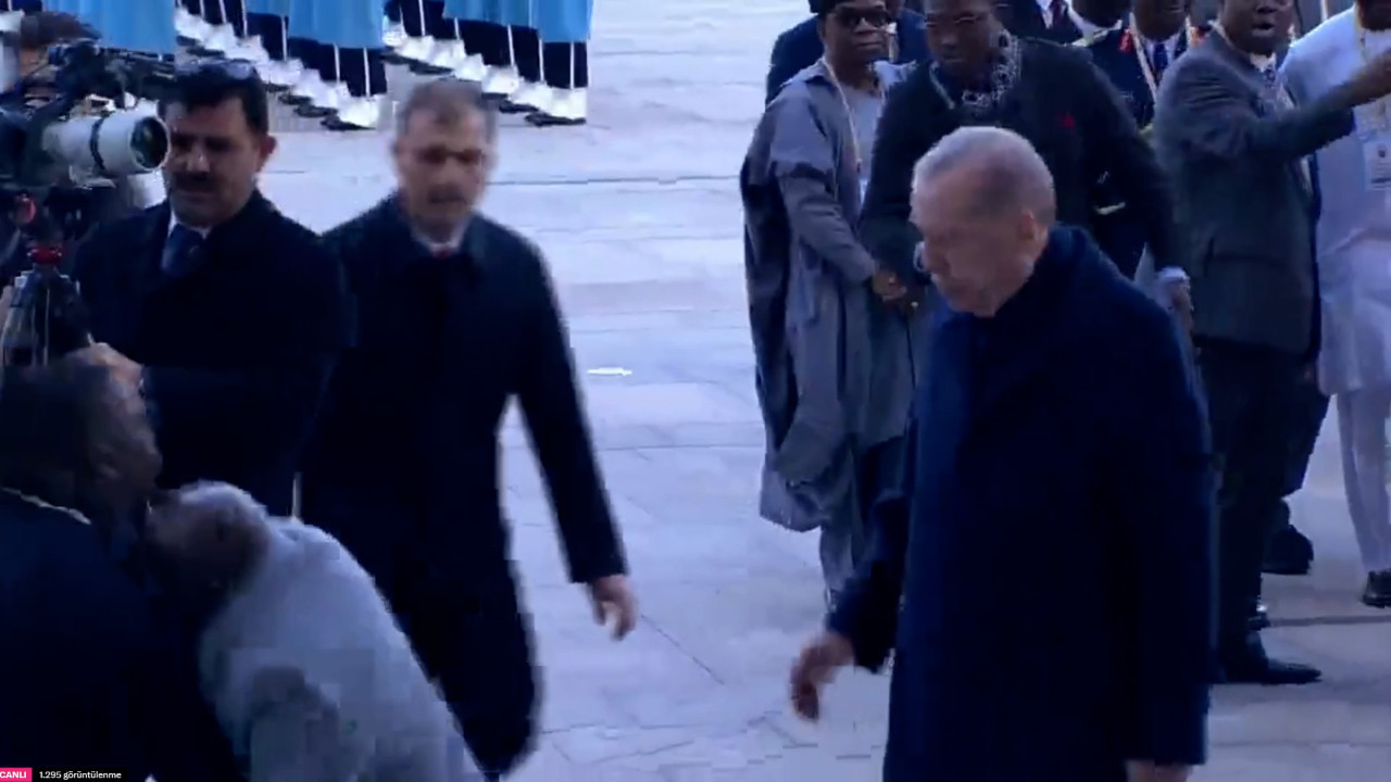 Erdoğan'ın karşıladığı Nijerya Cumhurbaşkanı yere …