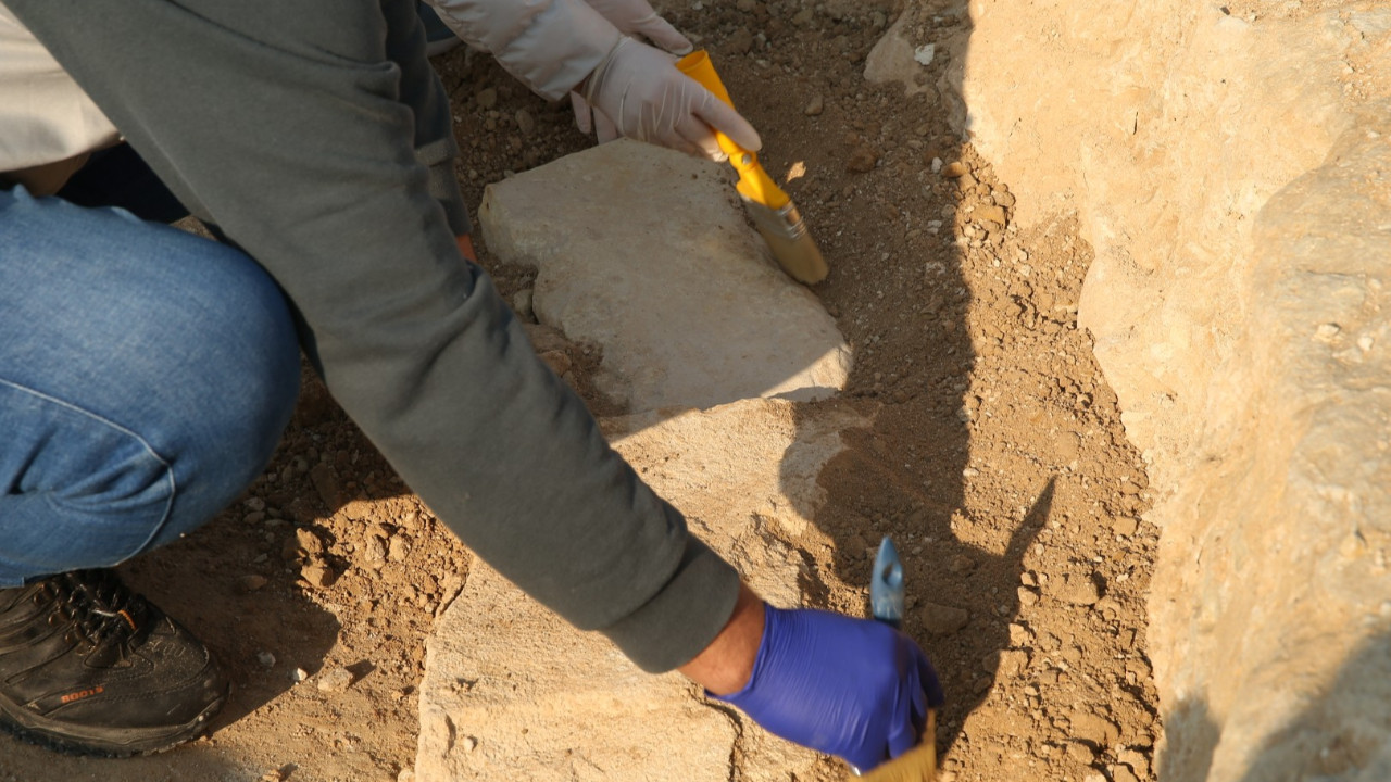 Göbeklitepe benzeri keşif: “T” biçimli taşlar ortaya çıktı