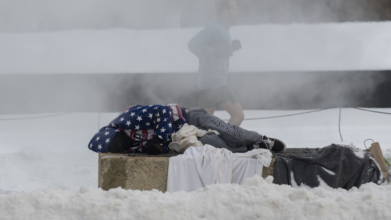 Kar fırtınası hayatı durdurdu: 30 ölü, yüz binlerce kişi elektriksiz