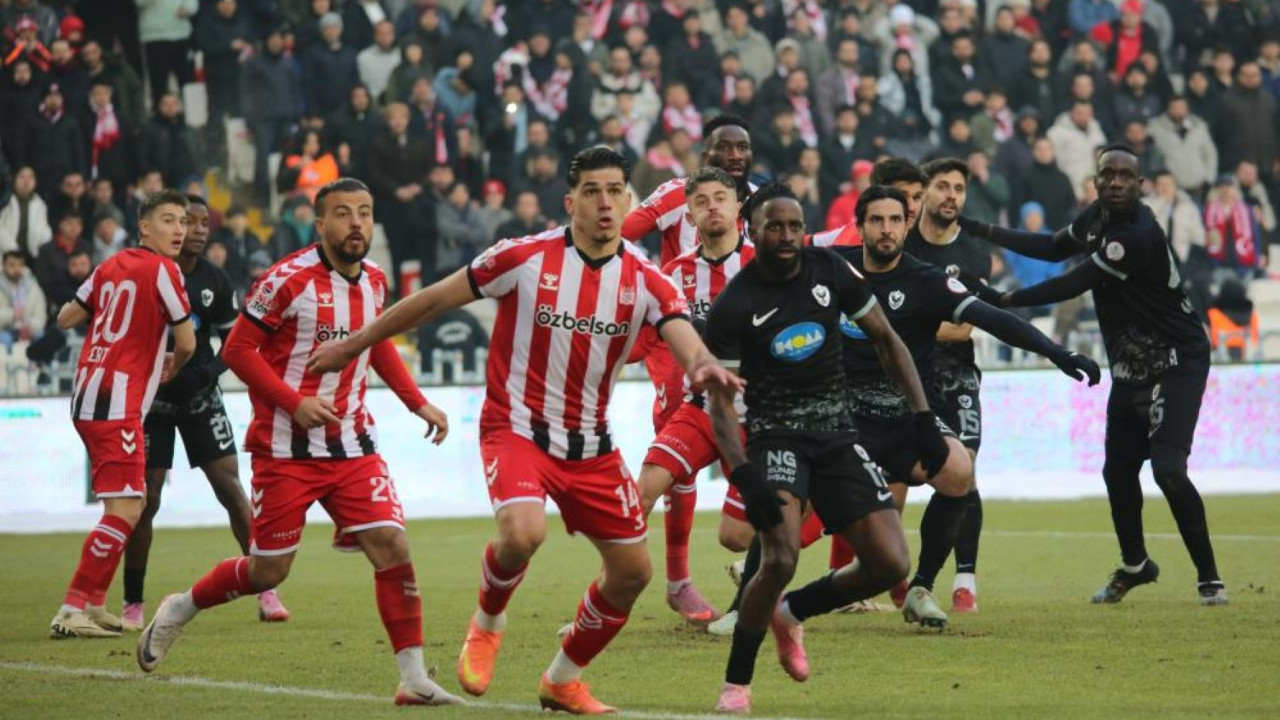 Olaylı Sivasspor-Amedspor maçında görevli olan 2 hakem istifa etti!