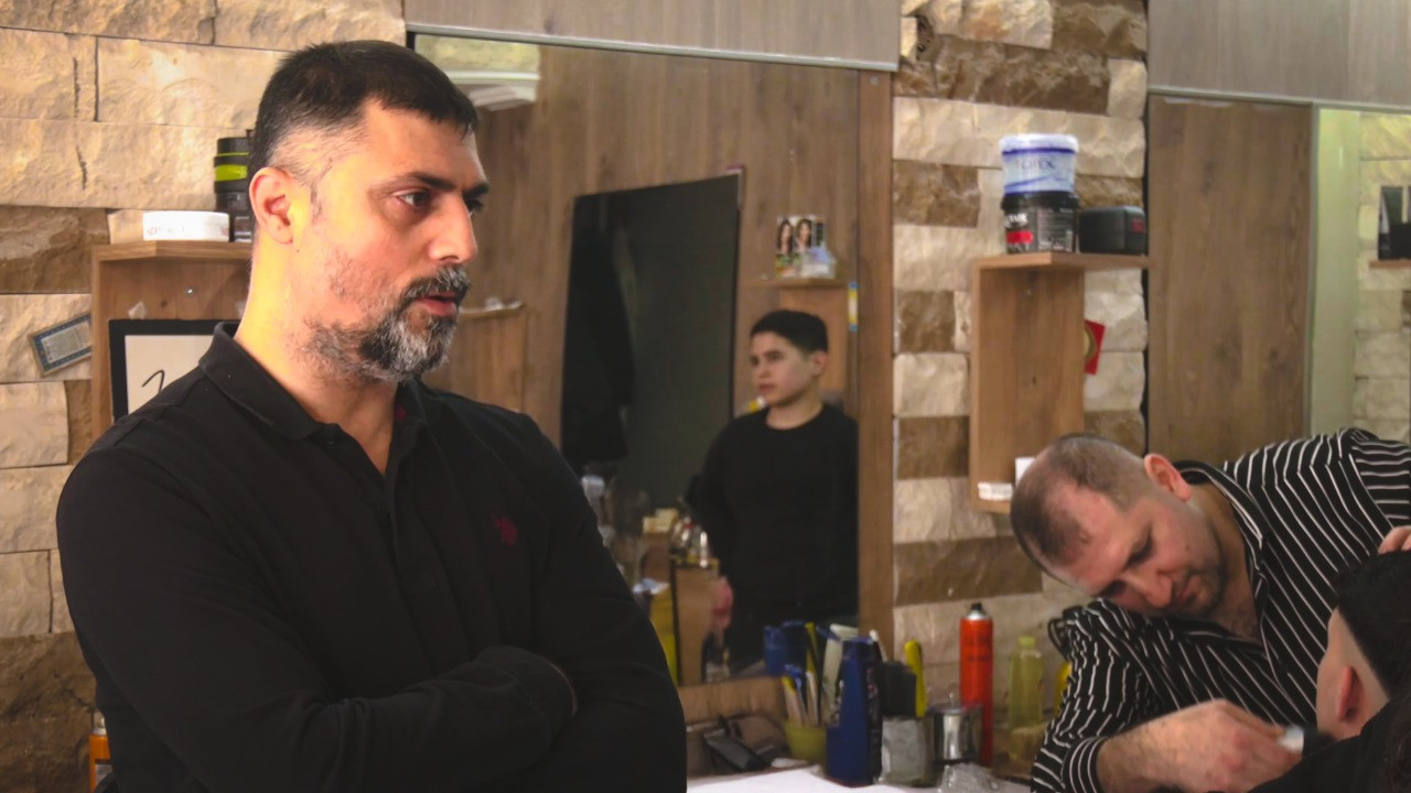 Tıraşı askıya çıkardı, asgari ücretli, emekli ve kiracı için de fiyatı düşürdü