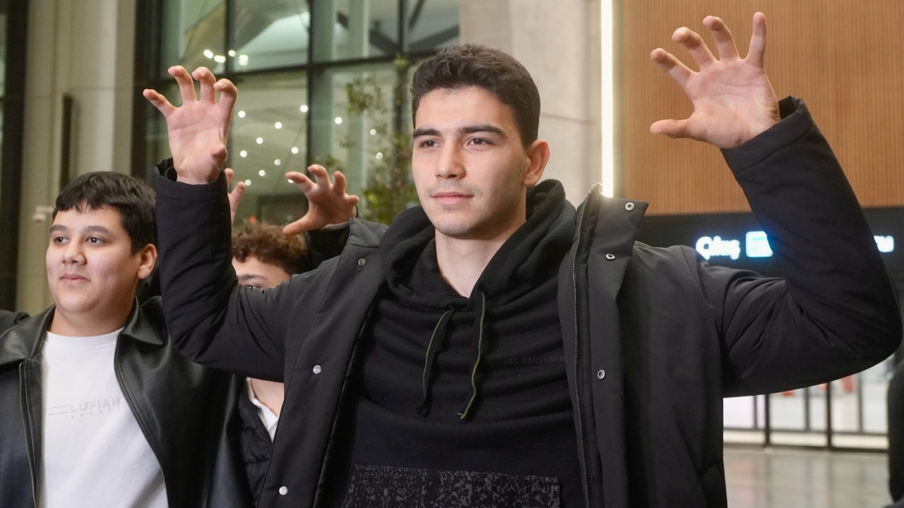 Yasin Özcan Beşiktaş için geldi, pozunu verdi