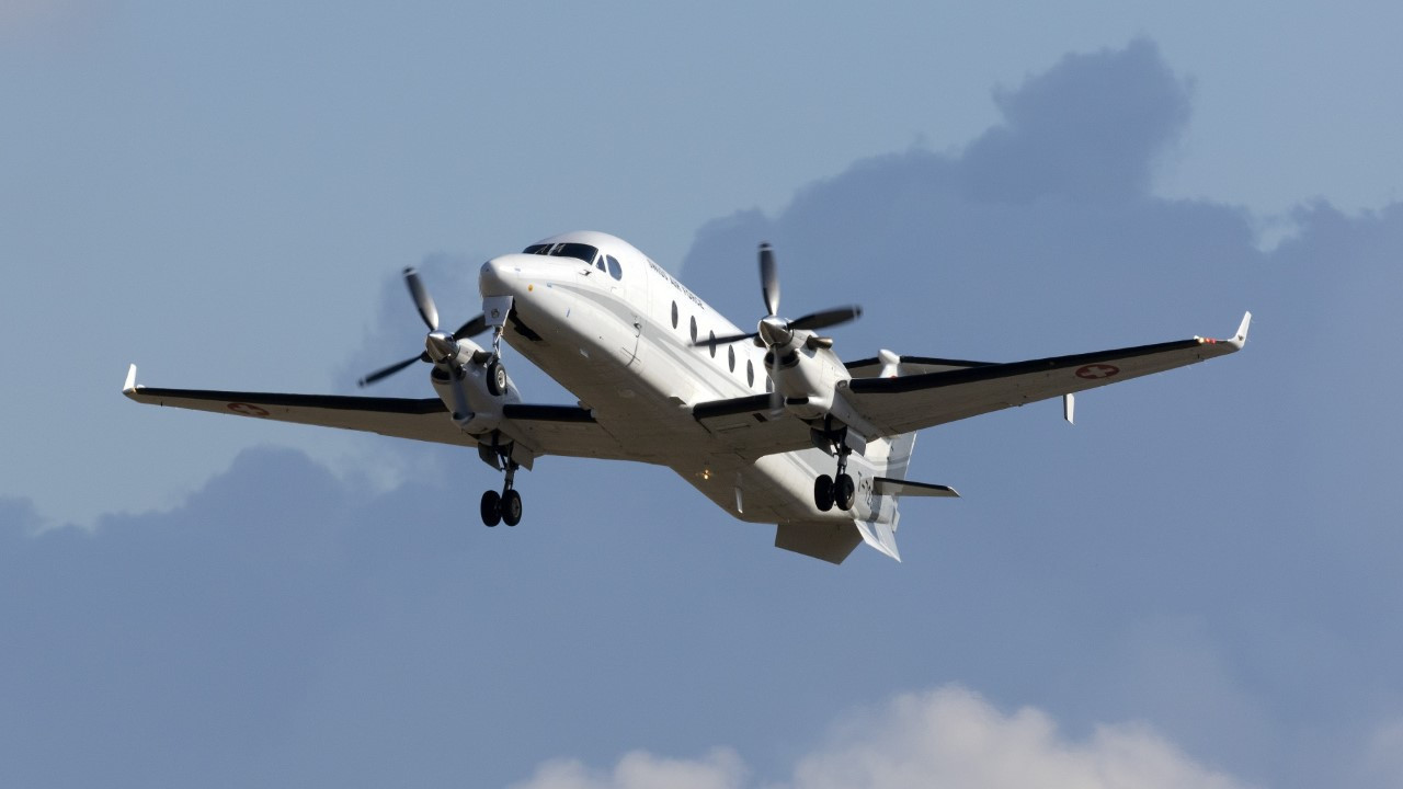 16 kişiyi taşıyan uçak kayboldu