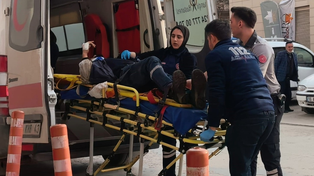 Makineye sıkışan işçi ağır yaralandı