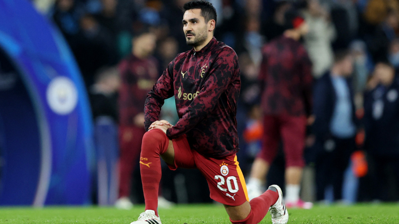 Okan Buruk, Manchester City maçında İlkay Gündoğan'a jest yaptı