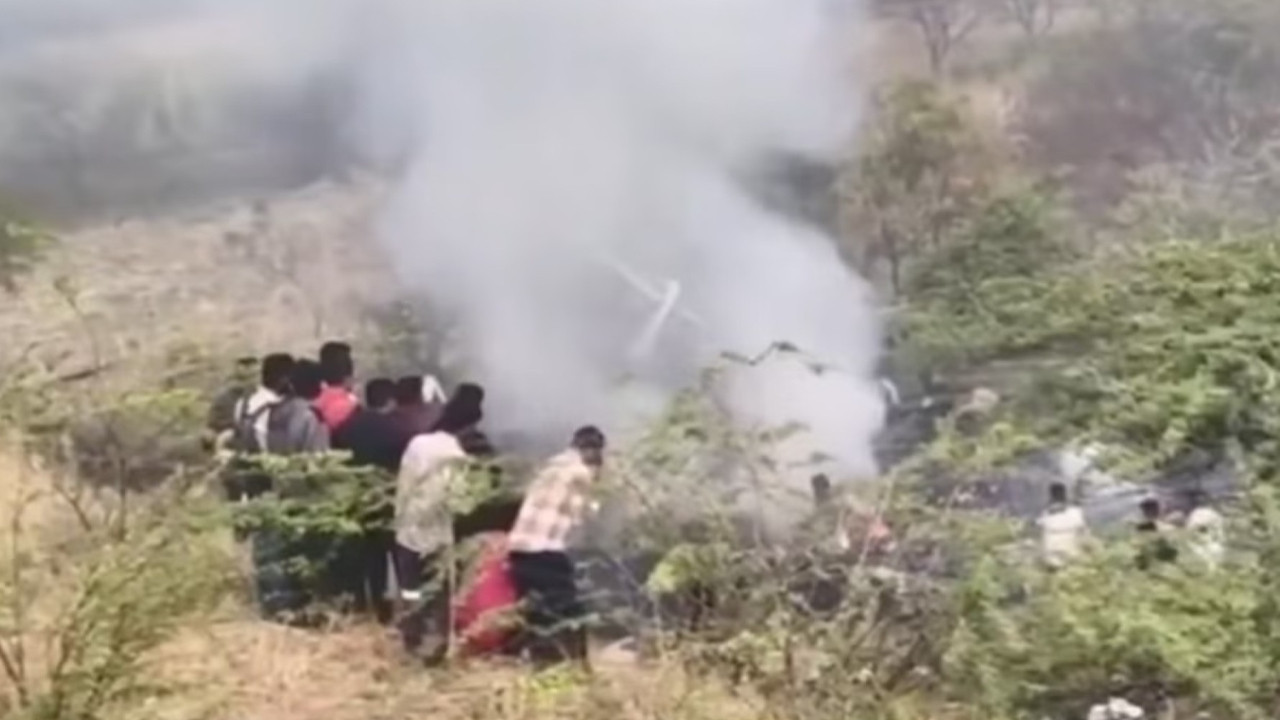 Tanınmış siyasetçi uçak kazasında öldü