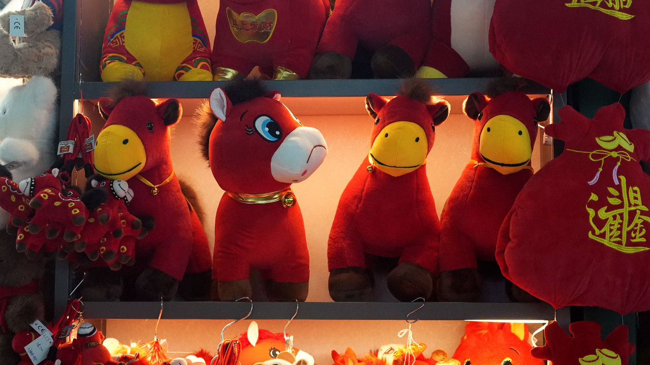 Üretim hatasıydı, yok sattı: Labubu'dan sonra 'ağlayan at' çılgınlığı