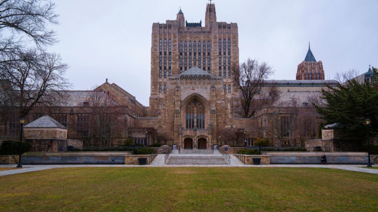 Seçkin üniversiteden çarpıcı karar: Bu öğrencilere eğitim ücretsiz