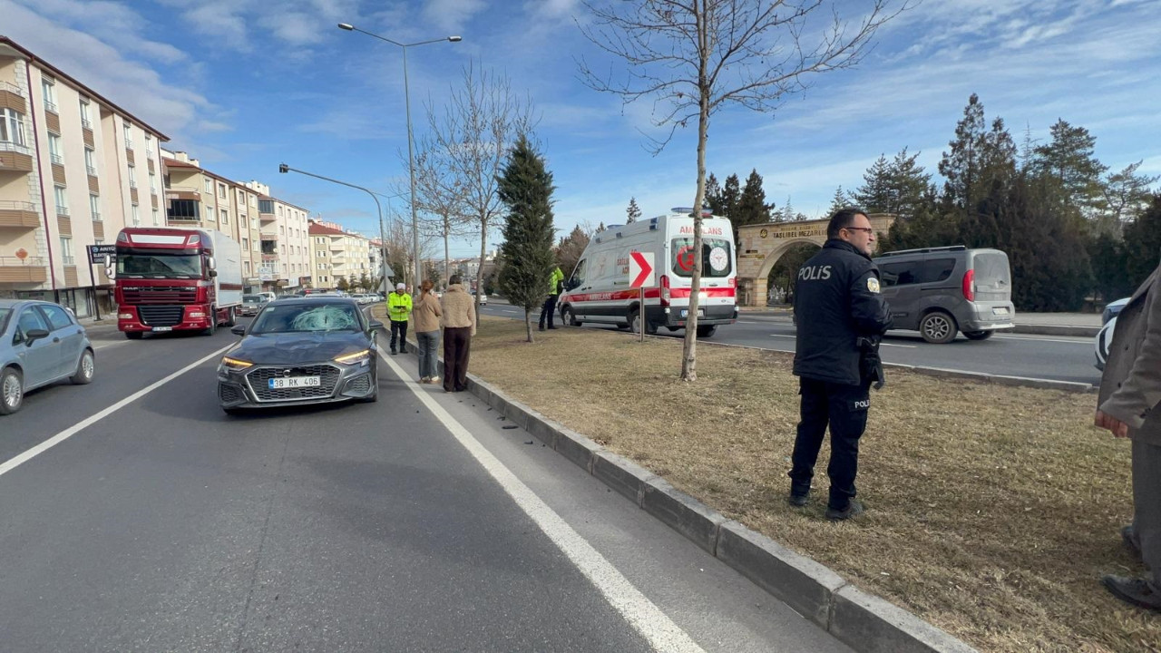 Yolun karşısına geçerken hayatını kaybetti