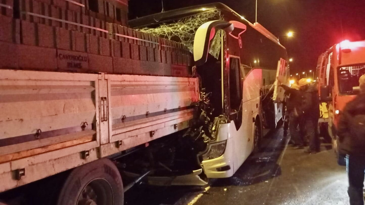 Anadolu Otoyolu'nda feci kaza: Ölü ve yaralılar var