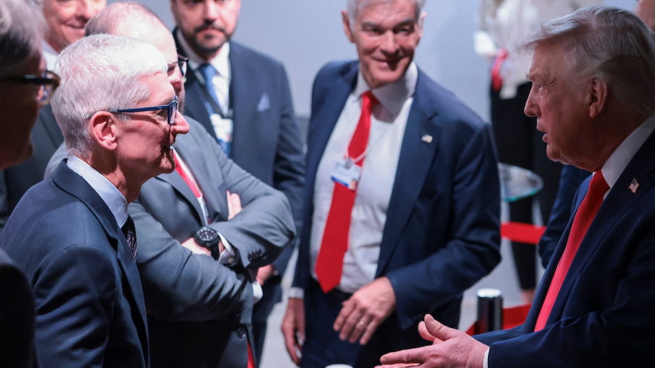 Apple CEO'sunu yerden yere vurdular: Mesajı tepki çekti