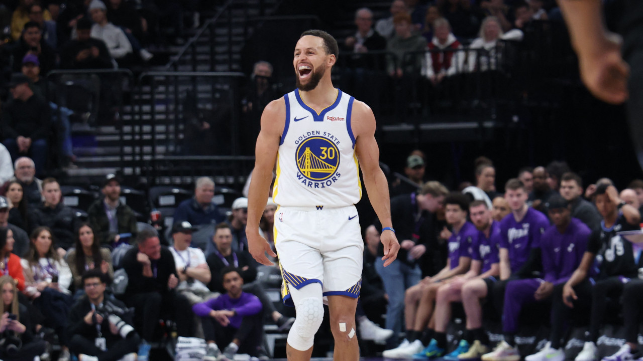 Curry sihrini yaptı: Golden State Warriors, Utah Jazz’ı farklı devirdi