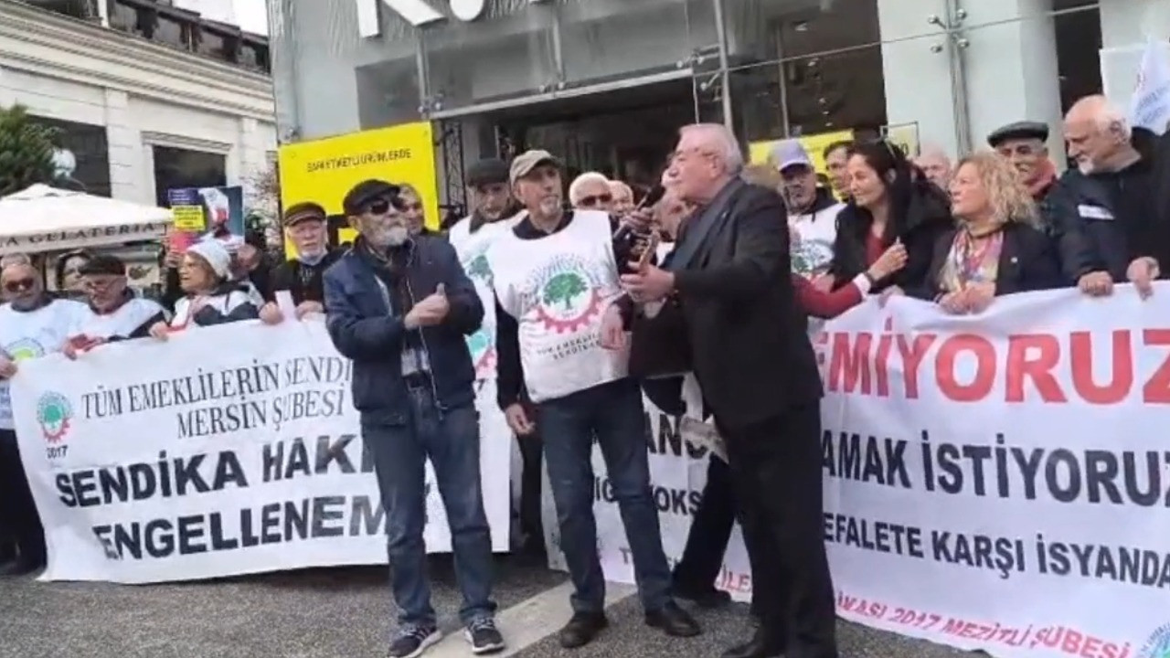 Emeklilerden sazlı sözlü protesto