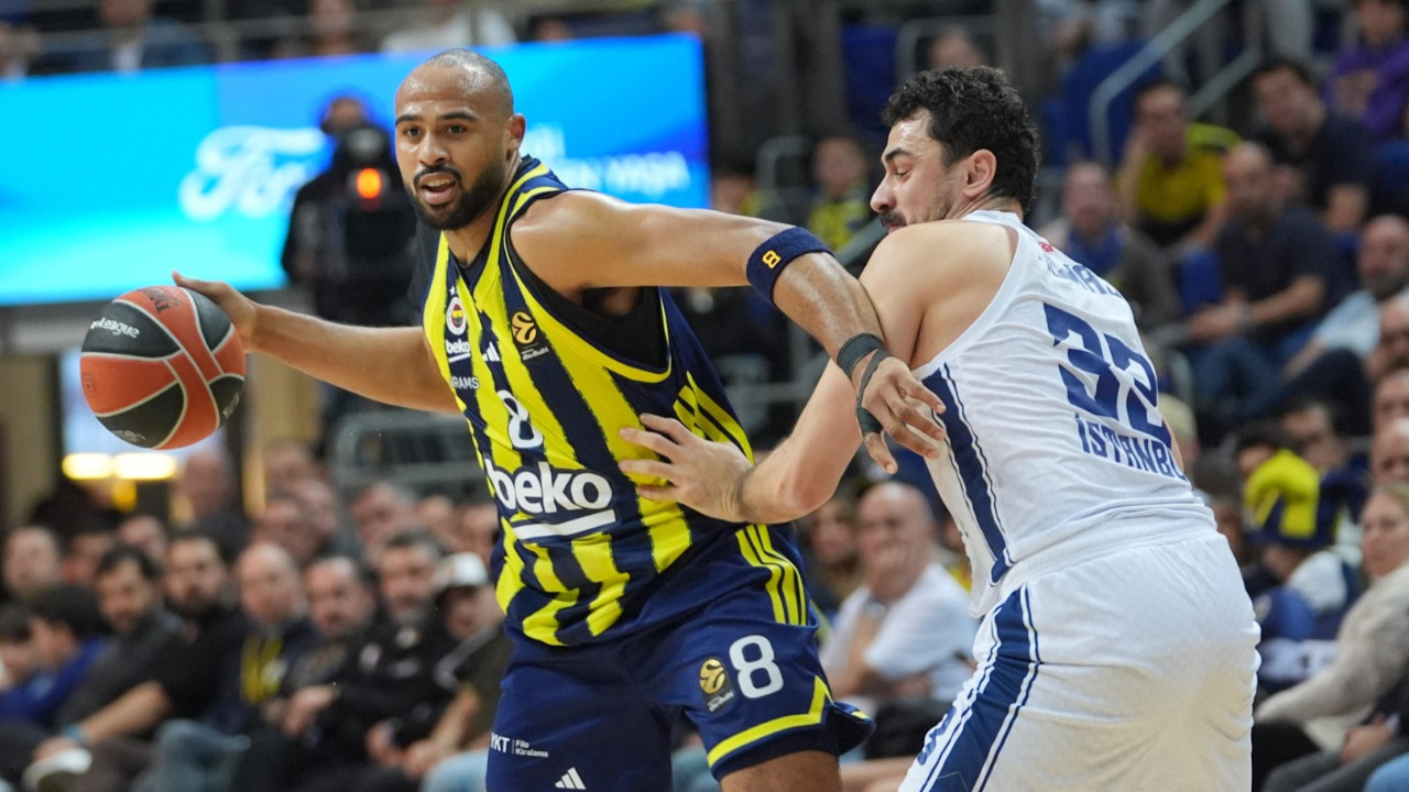 Euroleague'deki Türk derbisi Fenerbahçe'nin: Efes'i 17 sayı farkla geçtiler