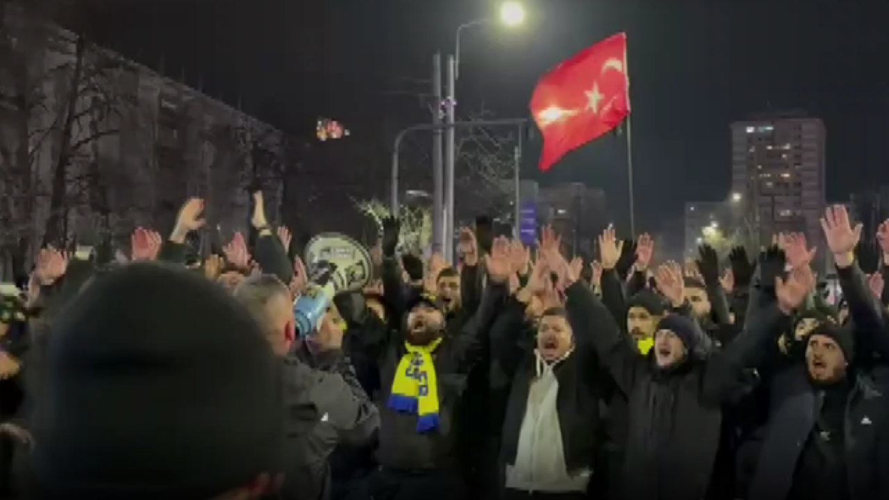 Fenerbahçe taraftarı, Bükreş sokaklarını inletti