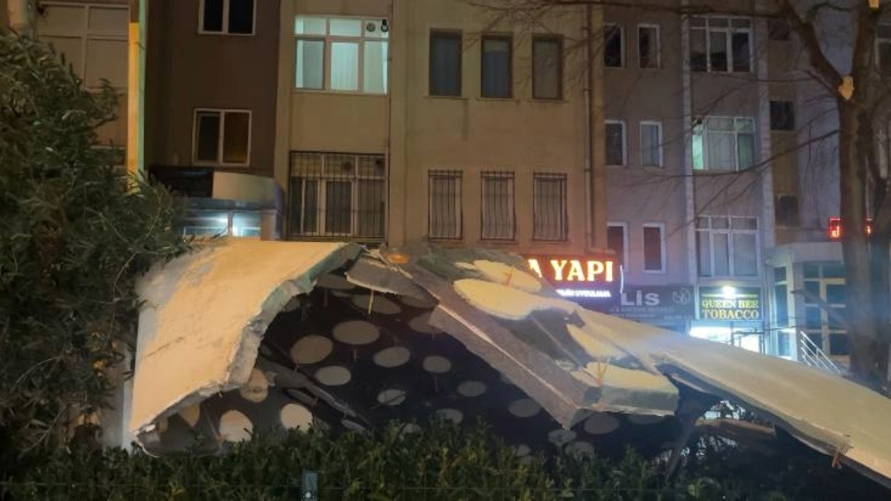 İstanbul'da fırtına: 15 katlı binanın dış cephesi uçtu