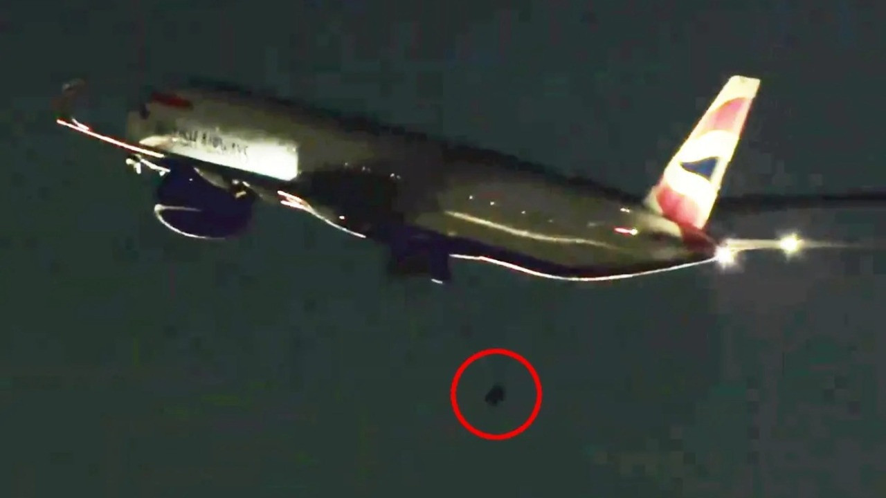 Kalkış yapan uçağın tekerleği düştü