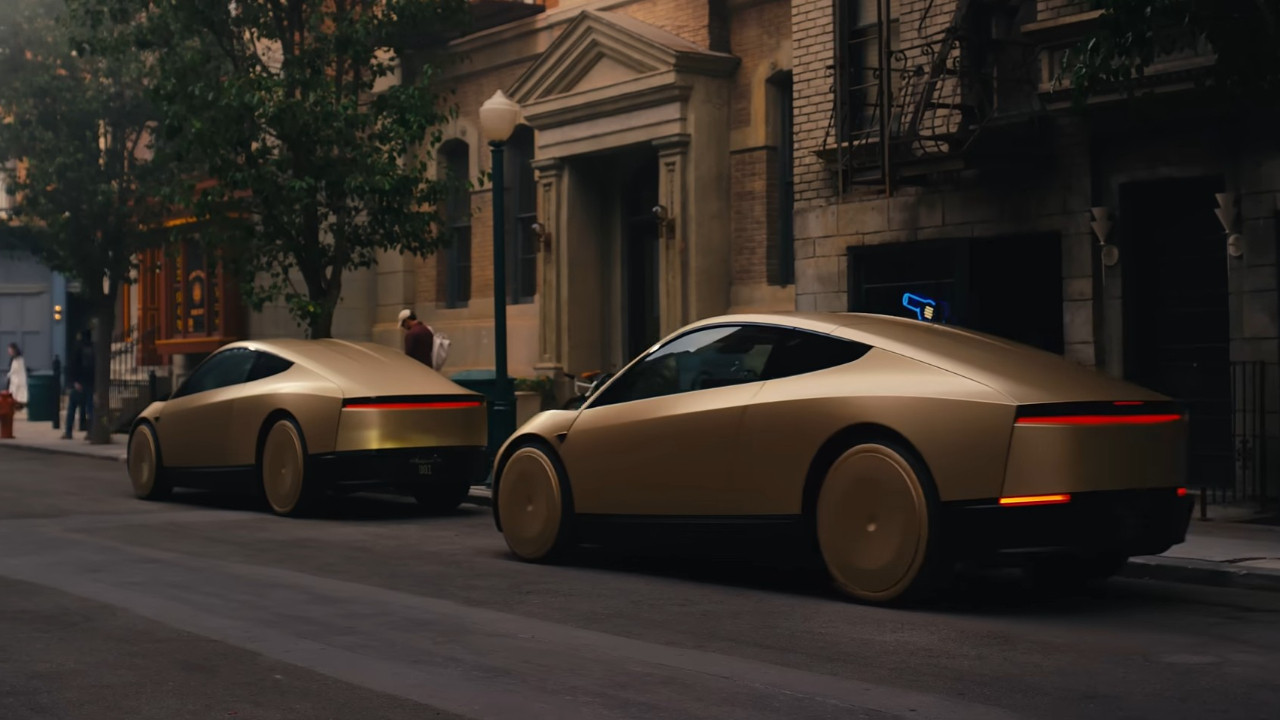 Sürücüsüz taksi Cybercab yola çıkıyor