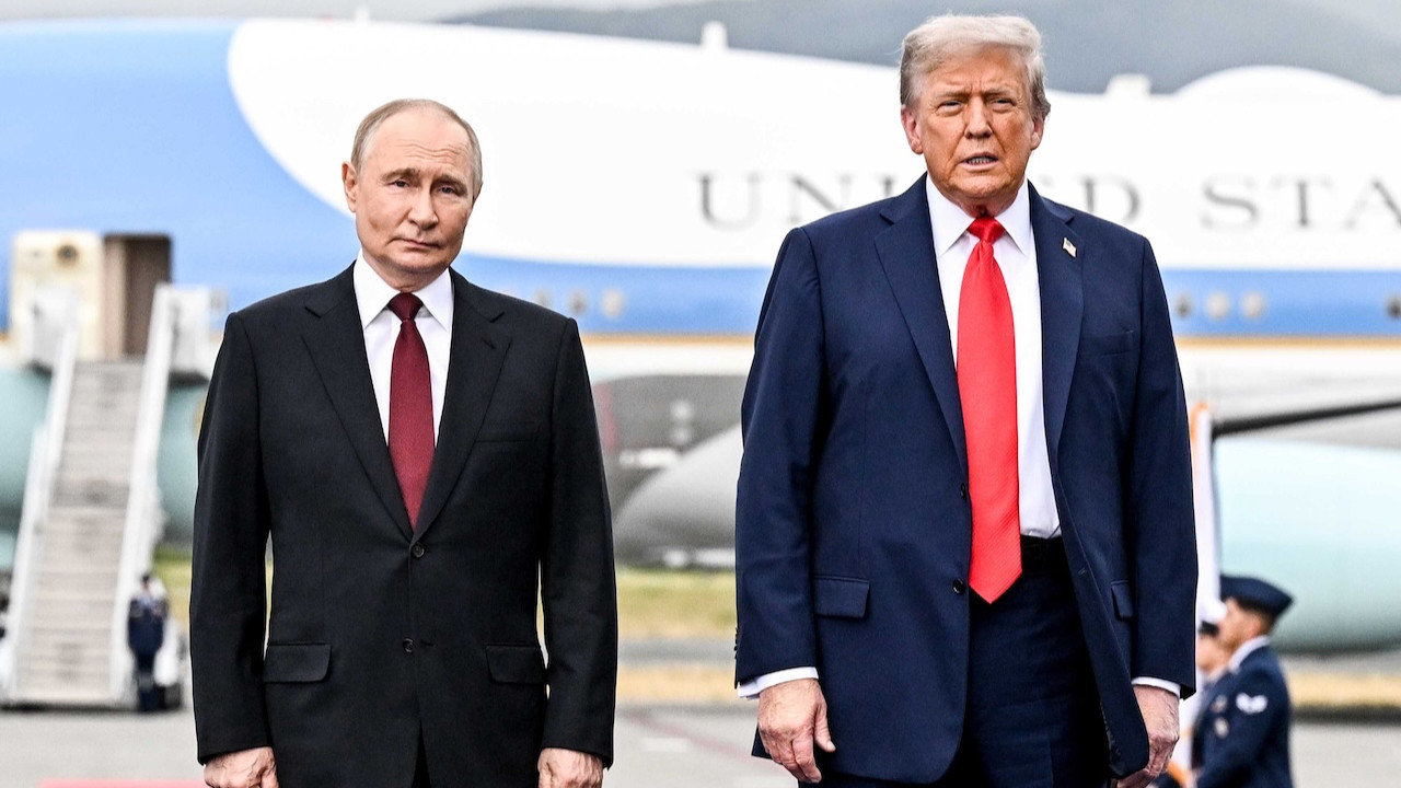 Trump, Putin'le fotoğrafını çerçeveletip sergiliyor