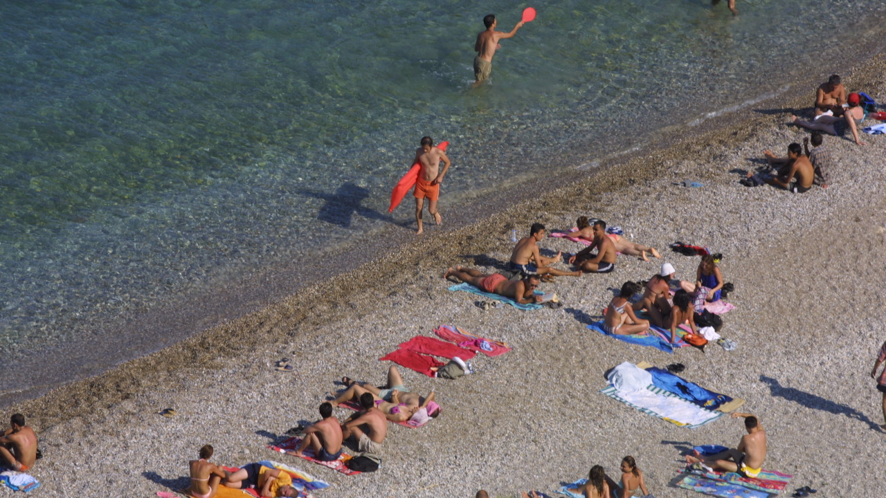 2025'te Türkiye'ye 64 milyon turist geldi