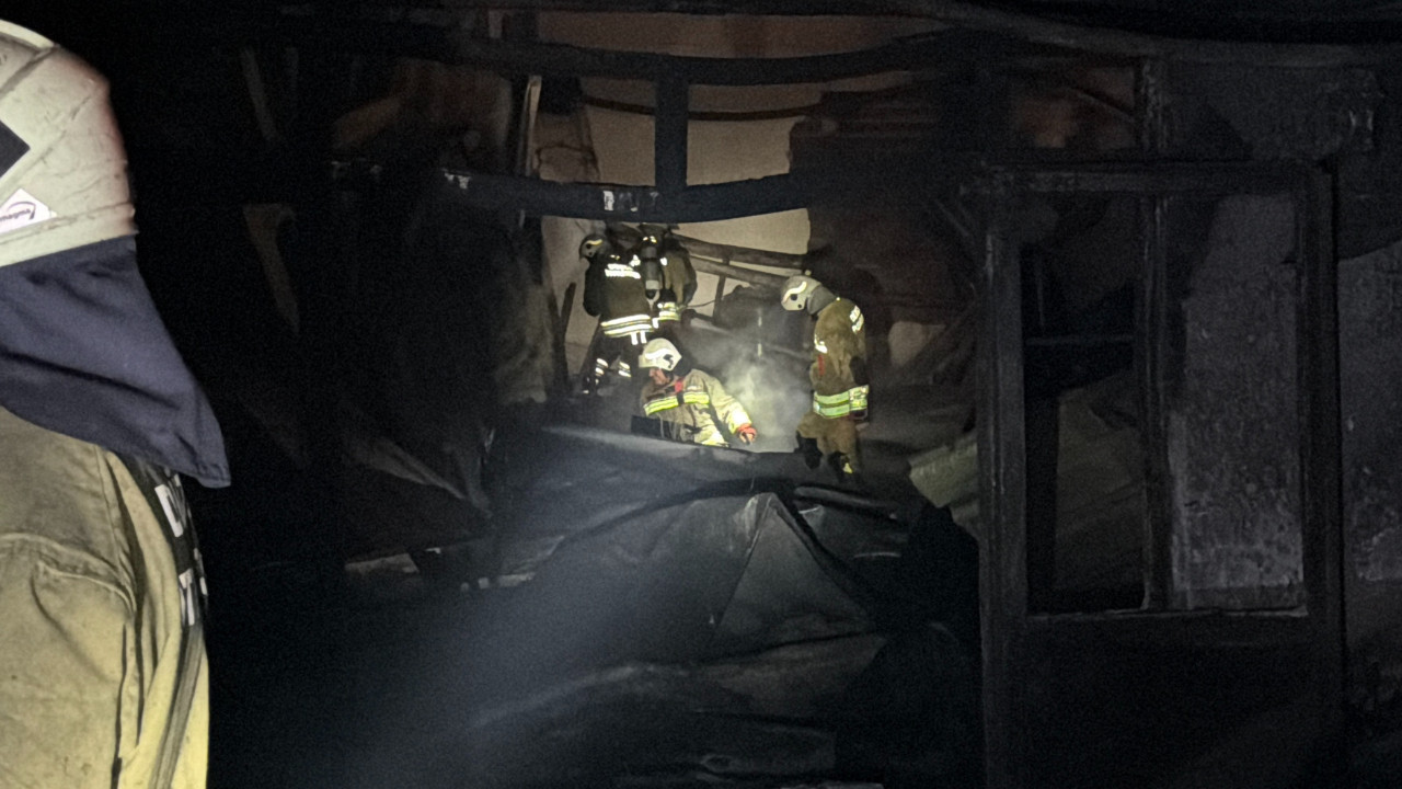 Alevler küle çevirdi, makineler bile eridi