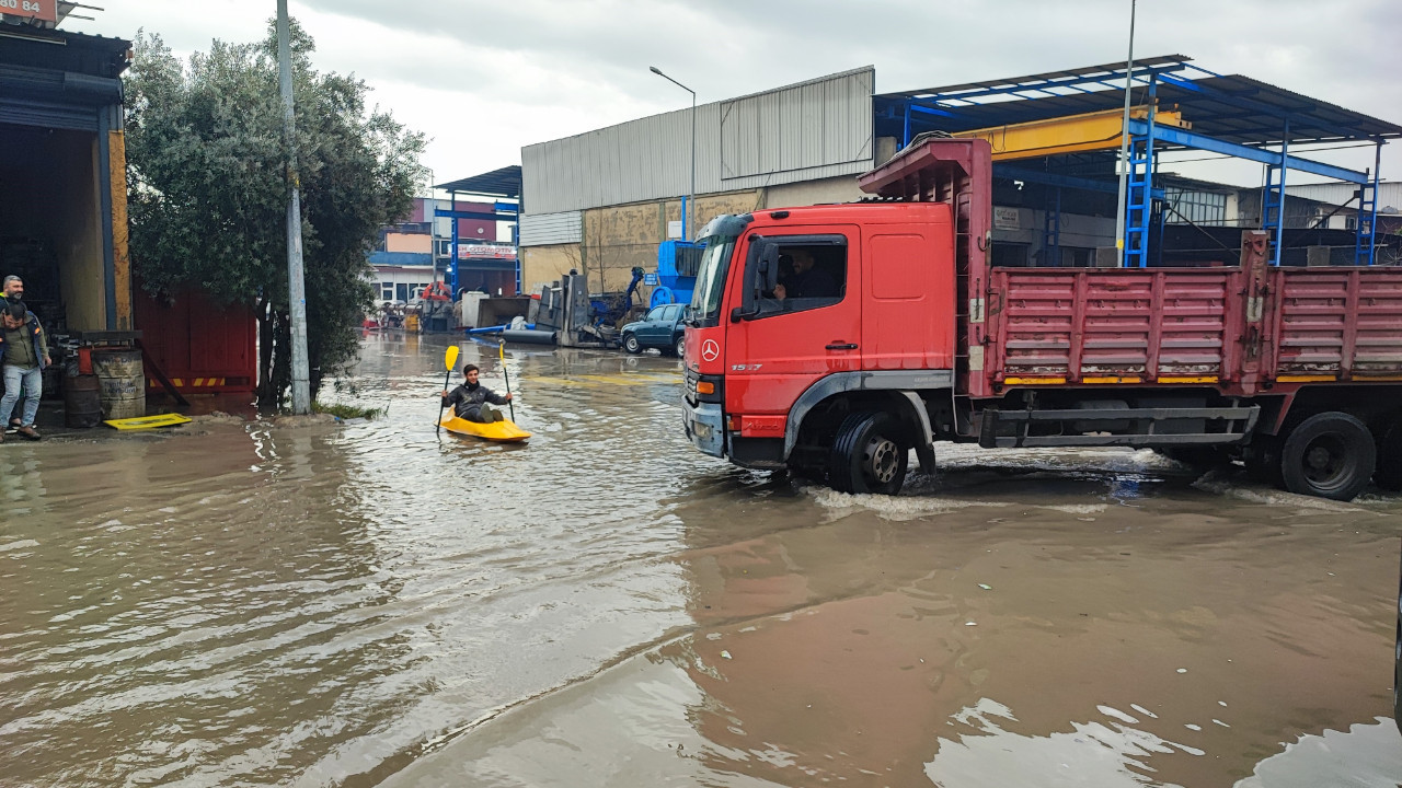 Çocukluk hayalini yollar göle dönünce gerçekleştirdi