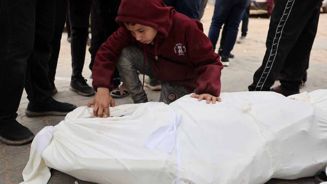 Gazze'de 11 çocuk donarak öldü