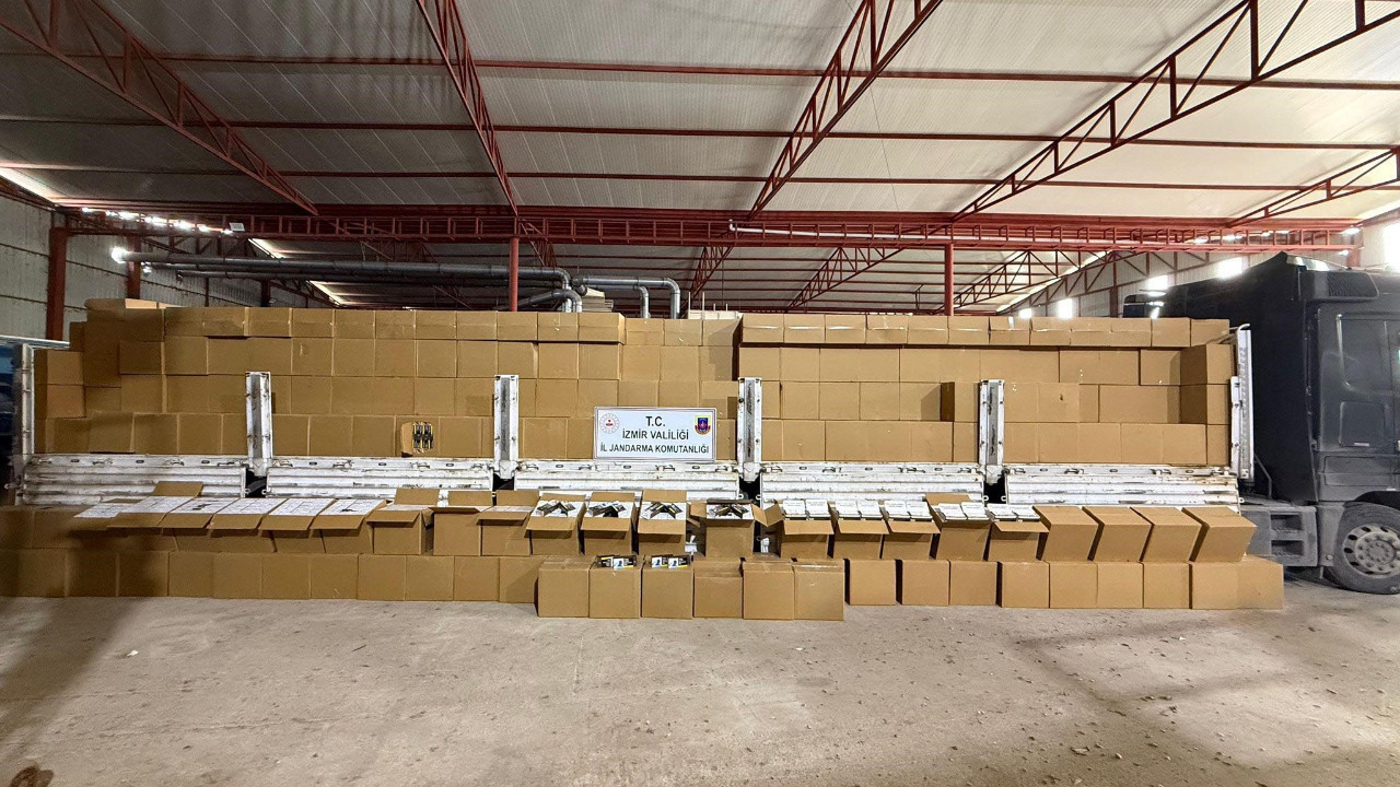 İzmir'de 7,5 milyon liralık kaçak ürün yakalandı