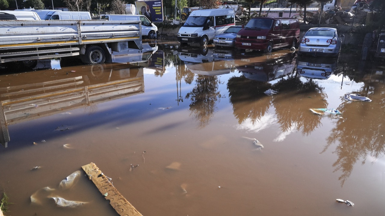 İzmir’i sağanak vurdu: 320 konut, 78 iş yeri su altında